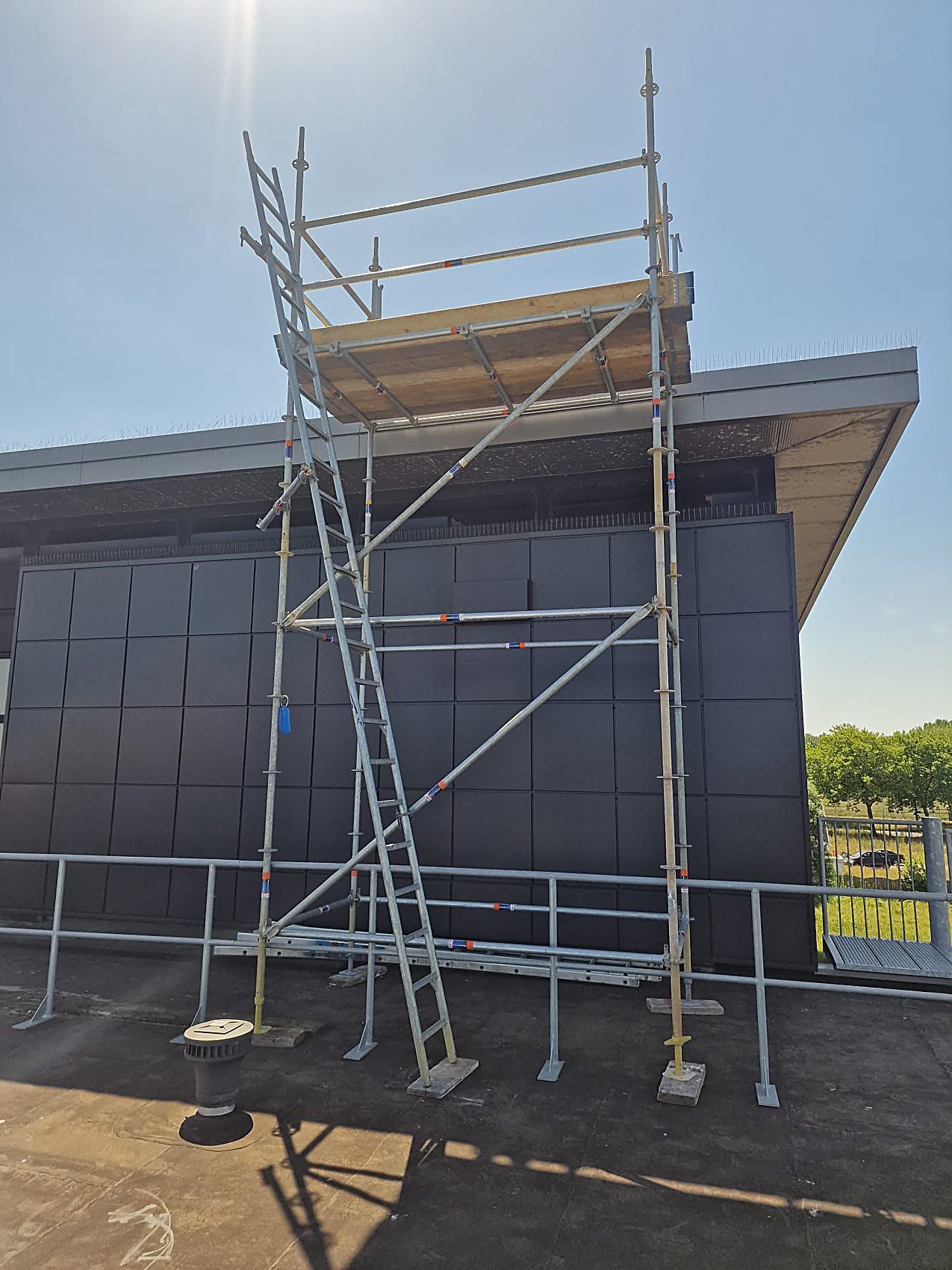 Scaffold assembly in commercial premises